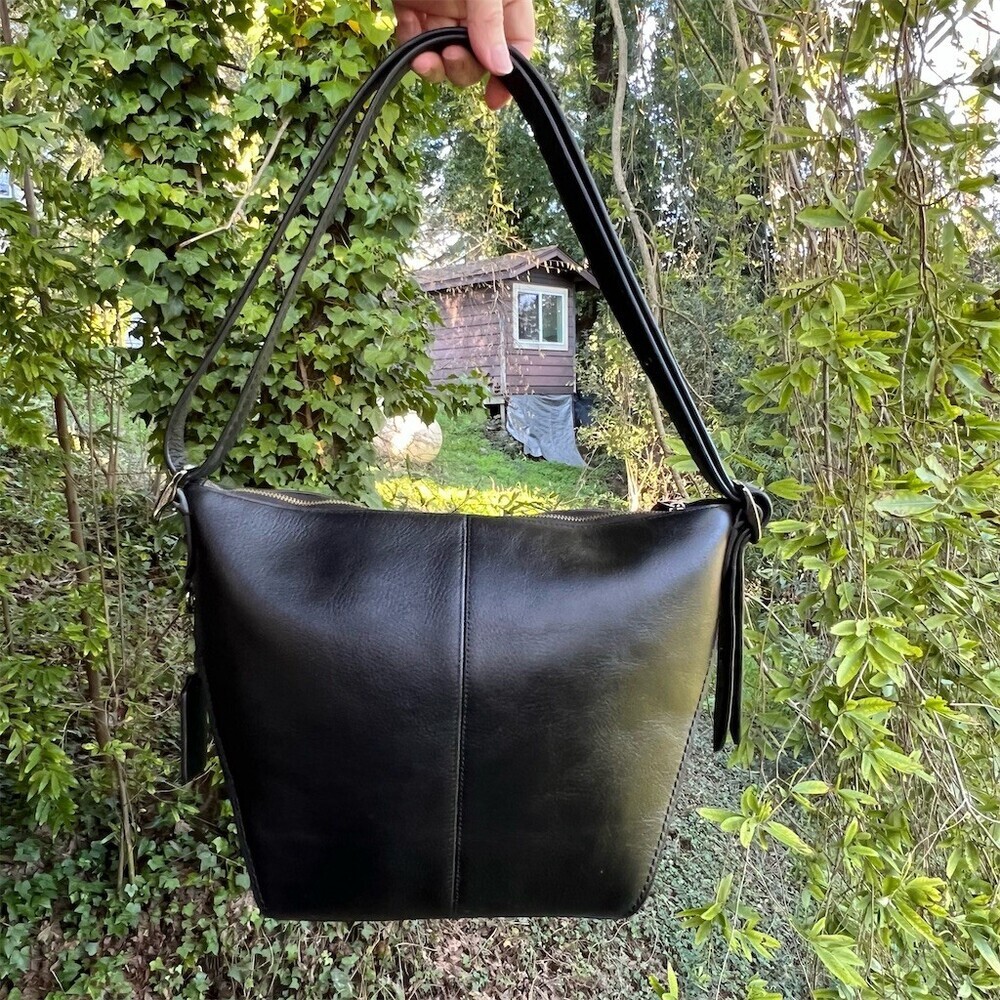 VINTAGE COACH Black Leather Shoulder Bag with Gunmetal Hardware 21377 AUTHENTIC - Picture 2 of 10